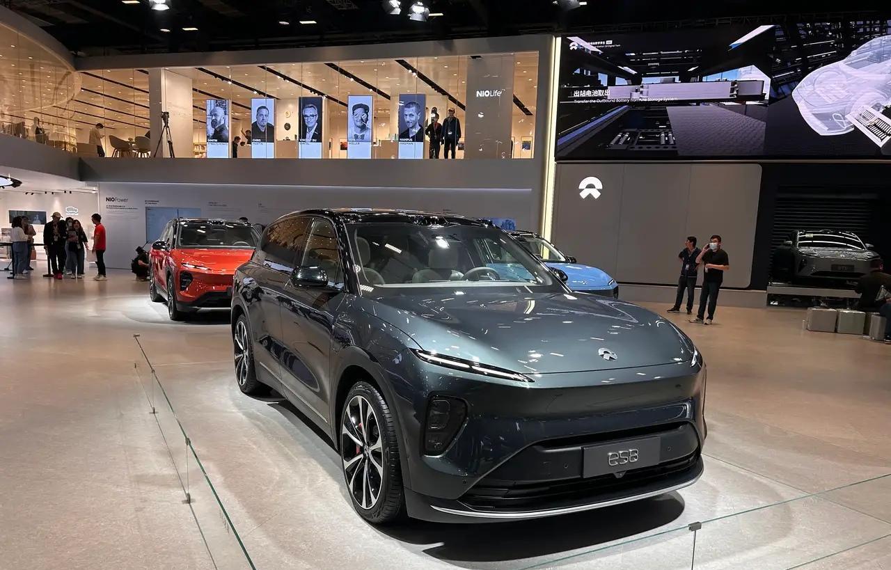 零百加速4.1秒,轴距超3米,蔚来es8亮相上海车展