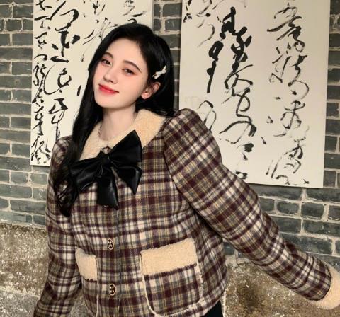 鞠婧祎现代装也是半永久,沉迷韩剧财阀千金风格,像偷穿大人衣服_网友