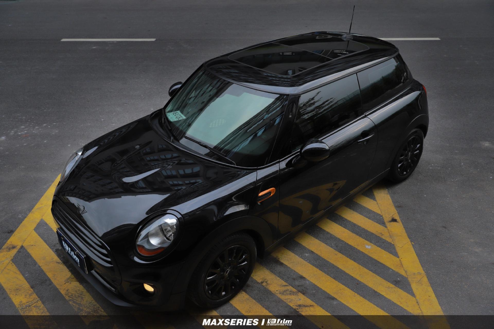 超级可爱简直就是萌酷萌酷的一台黑化后的mini没有任何一个人可以拒绝