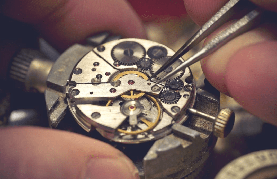 机械手表长时间放置,为什么会坏呢?_零件_因为_齿轮