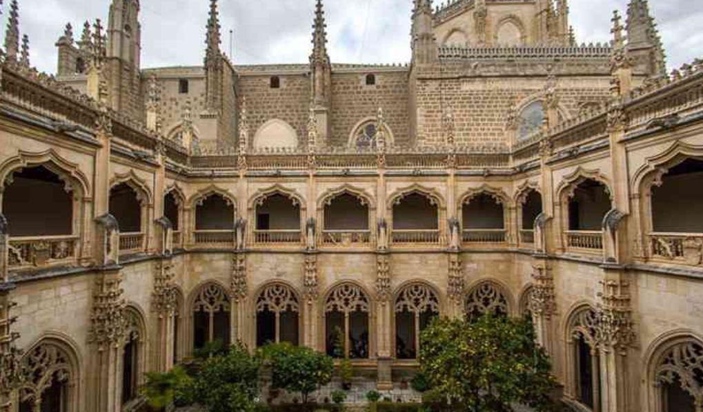 格拉纳达皇宫:这座建筑背后,有怎样的历史故事和文化意义?