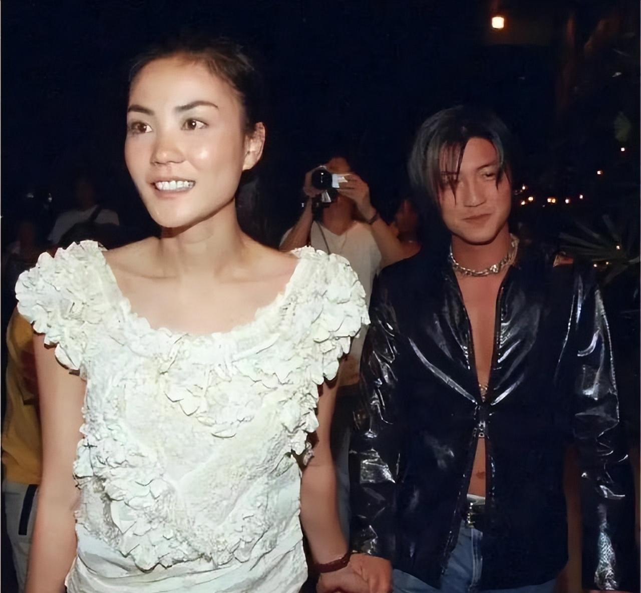 王菲谢霆锋秀恩爱,李亚鹏妻女幸福,他们想说明什么?_窦唯_女儿_音乐
