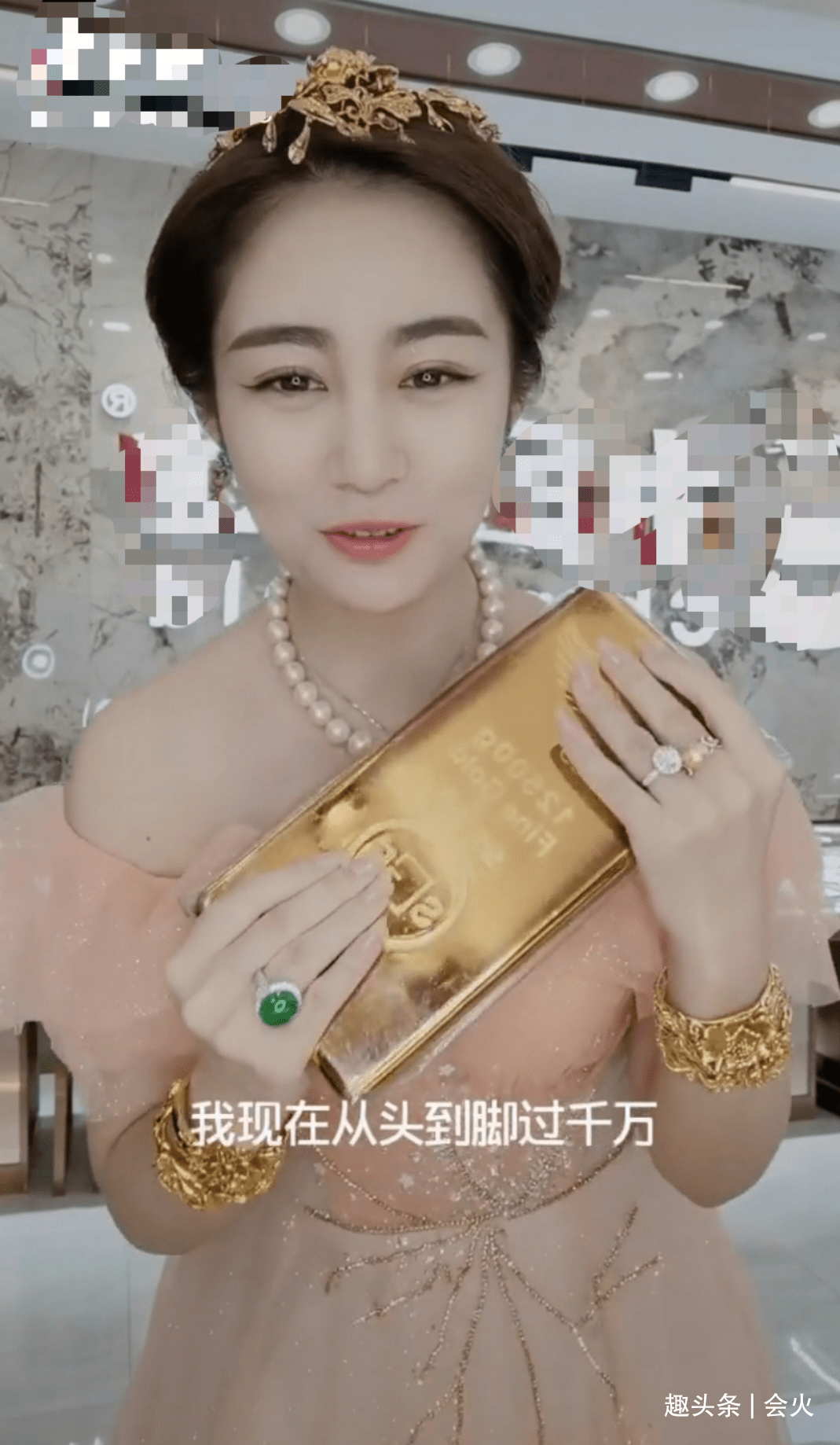 "王小蒙""苏玉红"同框热舞,超短裙镶爆闪碎钻,满屏白美长腿_毕畅