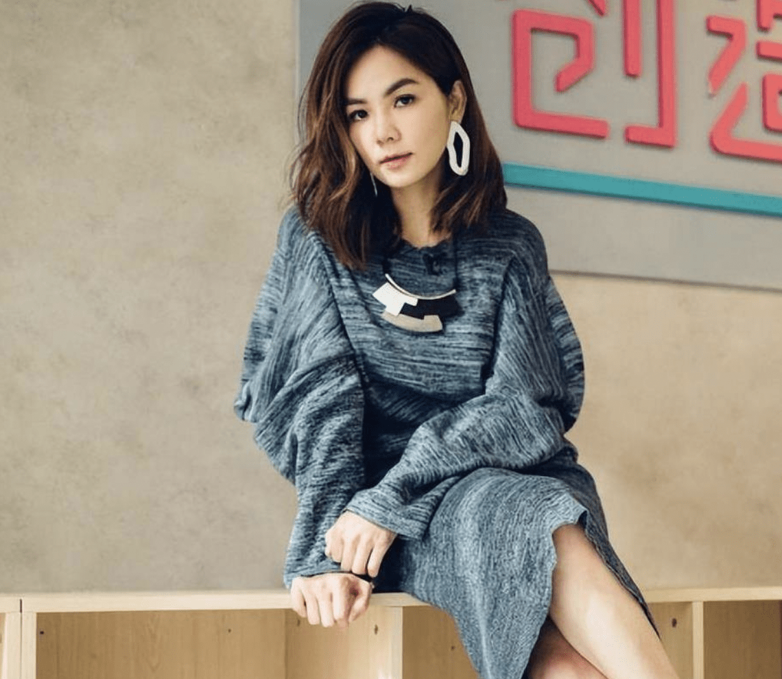 女星ella自曝与老公分房睡,夸赞他是很棒的队友,感谢老公的照顾_赖斯