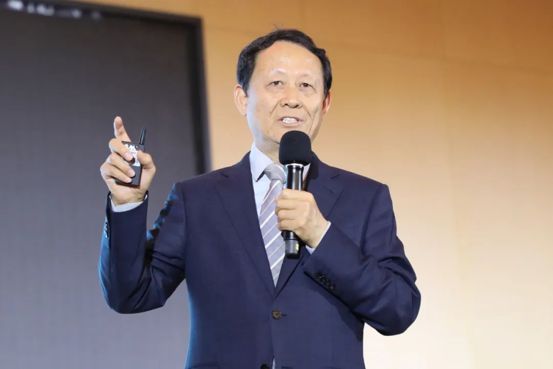 李希贵:只需要一个小动作,就能改善亲子关系_孩子_教育_家长