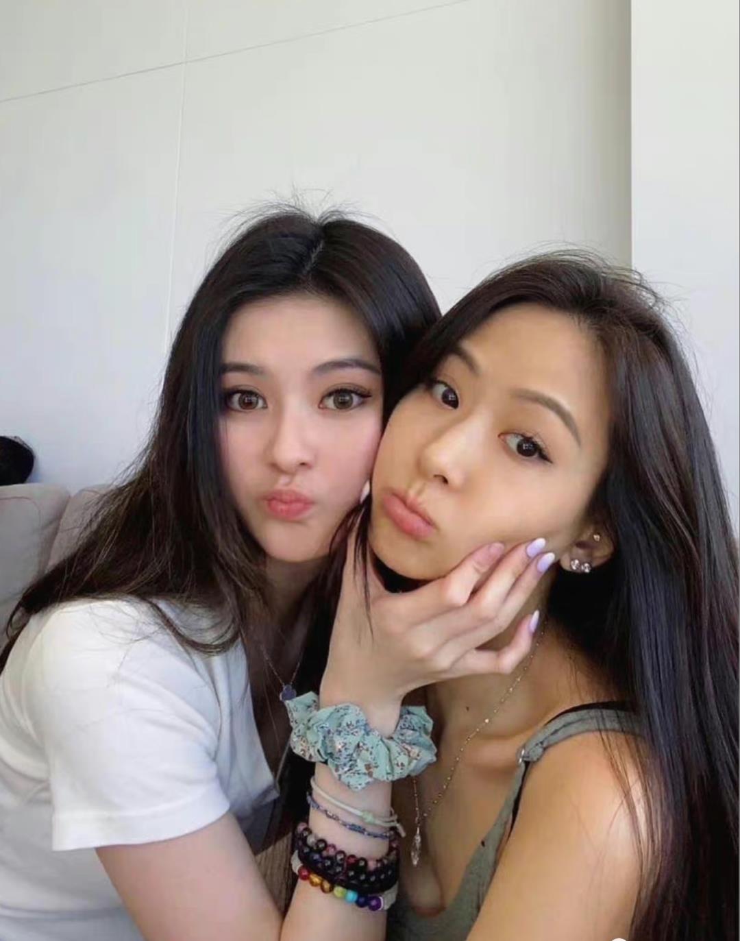 44岁的第一名媛孙芸芸,外貌快比22岁的女儿还年轻?