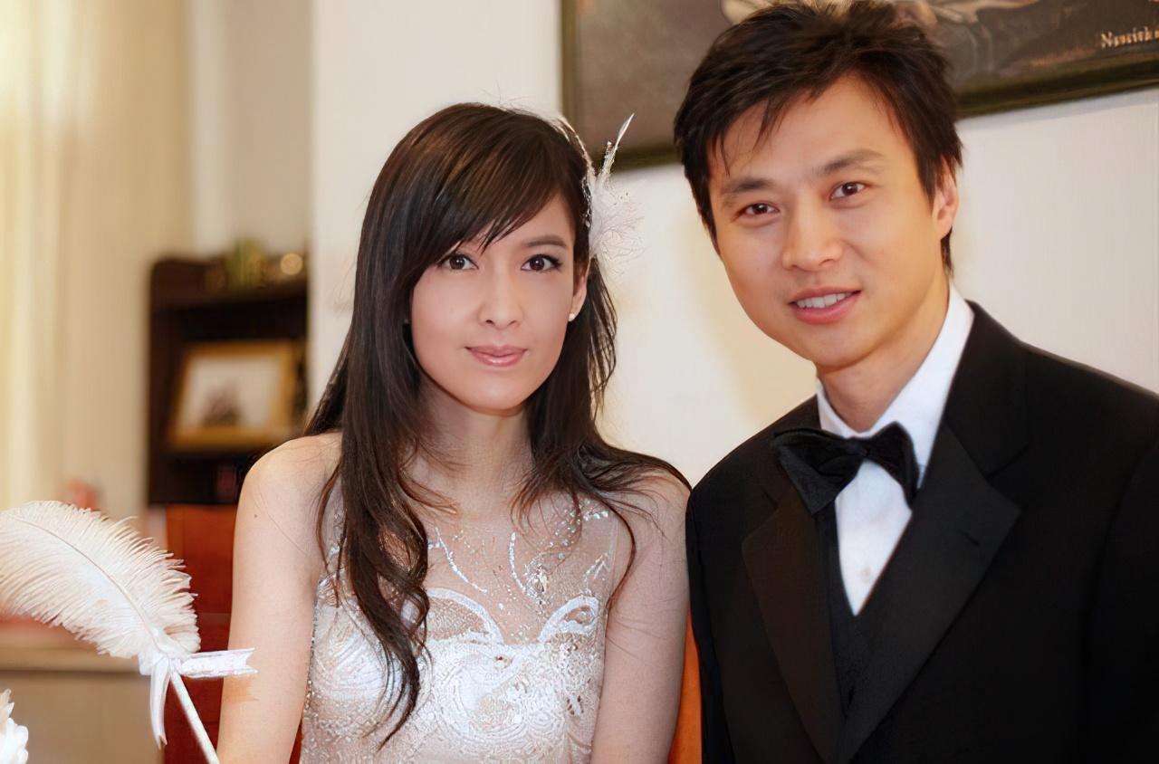 男子8次不忠诚,3次被捉人在床,屡遭背叛却不分手,周慧敏是很能忍_倪震