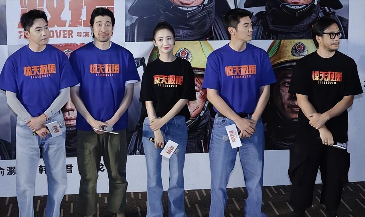佟丽娅新片启幕,陈思诚带儿子出席捧场,感情复合传闻再度发酵_电影