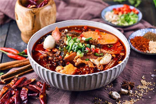 3,三人荤素繁花似锦:精选优质食材(毛肚,五花肉,鹌鹑蛋,培根等等)精心