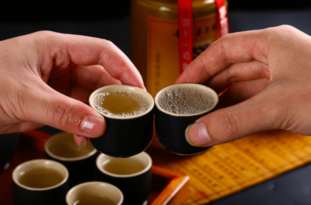 这4款价格均在百元左右的好酒,大家放心喝_香味_邓志强_五粮液