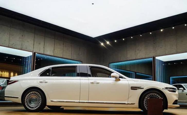 韩版"小迈巴赫"海外到店,看完这台车,清晰感受到国产的差距_搜狐汽车