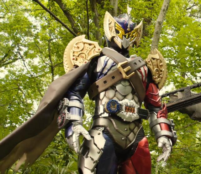 《假面骑士》:同样是改皮套,为何王权盖茨差评如潮,他却堪称完美?