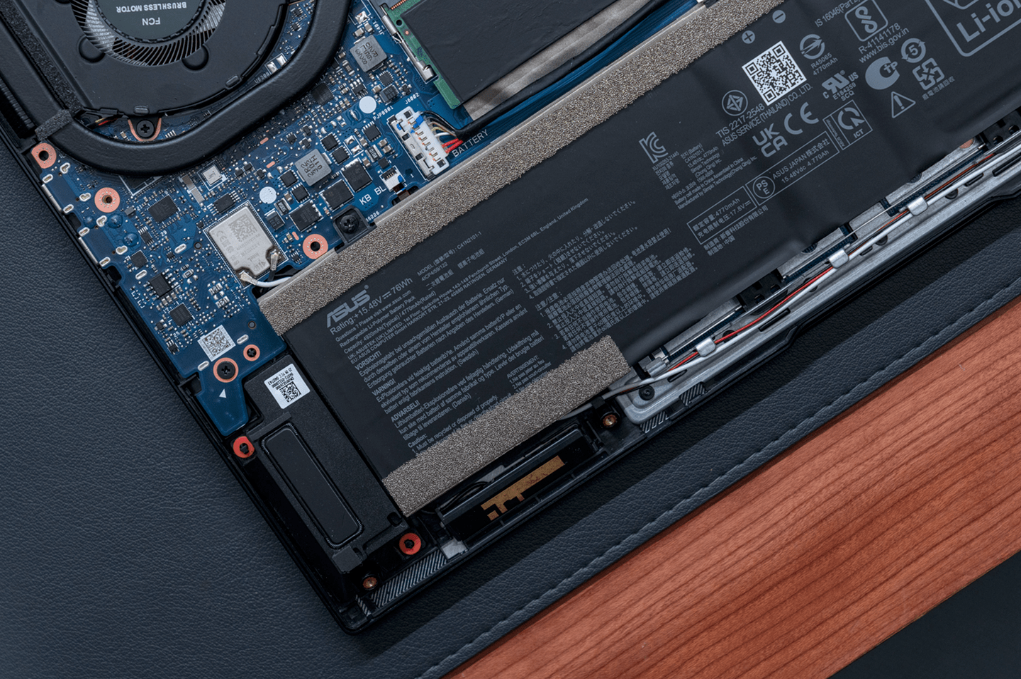 顶级 OLED 屏幕 + 虚拟旋钮的高能轻薄创作本:华硕灵耀 Pro 14 测评