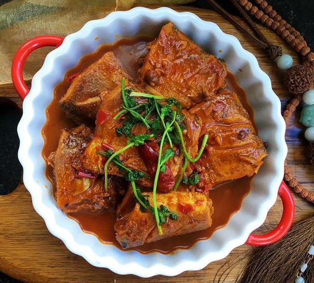 红烧白斑狗鱼,鱼肉鲜美,汤汁浓郁_花椒_豆瓣酱_马克西姆