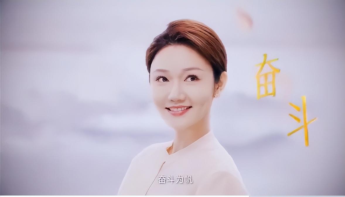 cctv:主持人大赛开启,王嘉宁尹颂以优秀选手身份升级当"评委"_中央_总