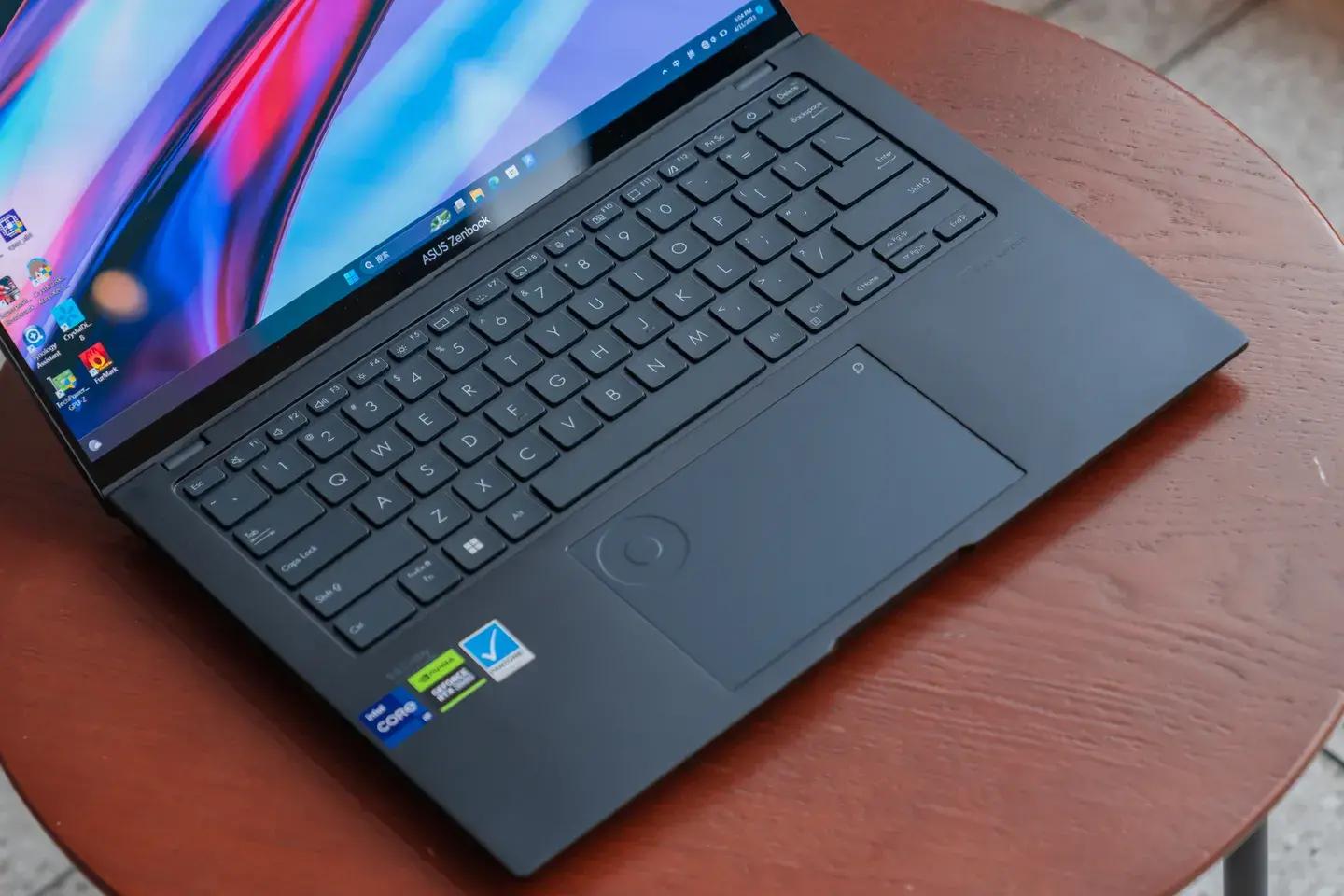 顶级 OLED 屏幕 + 虚拟旋钮的高能轻薄创作本:华硕灵耀 Pro 14 测评