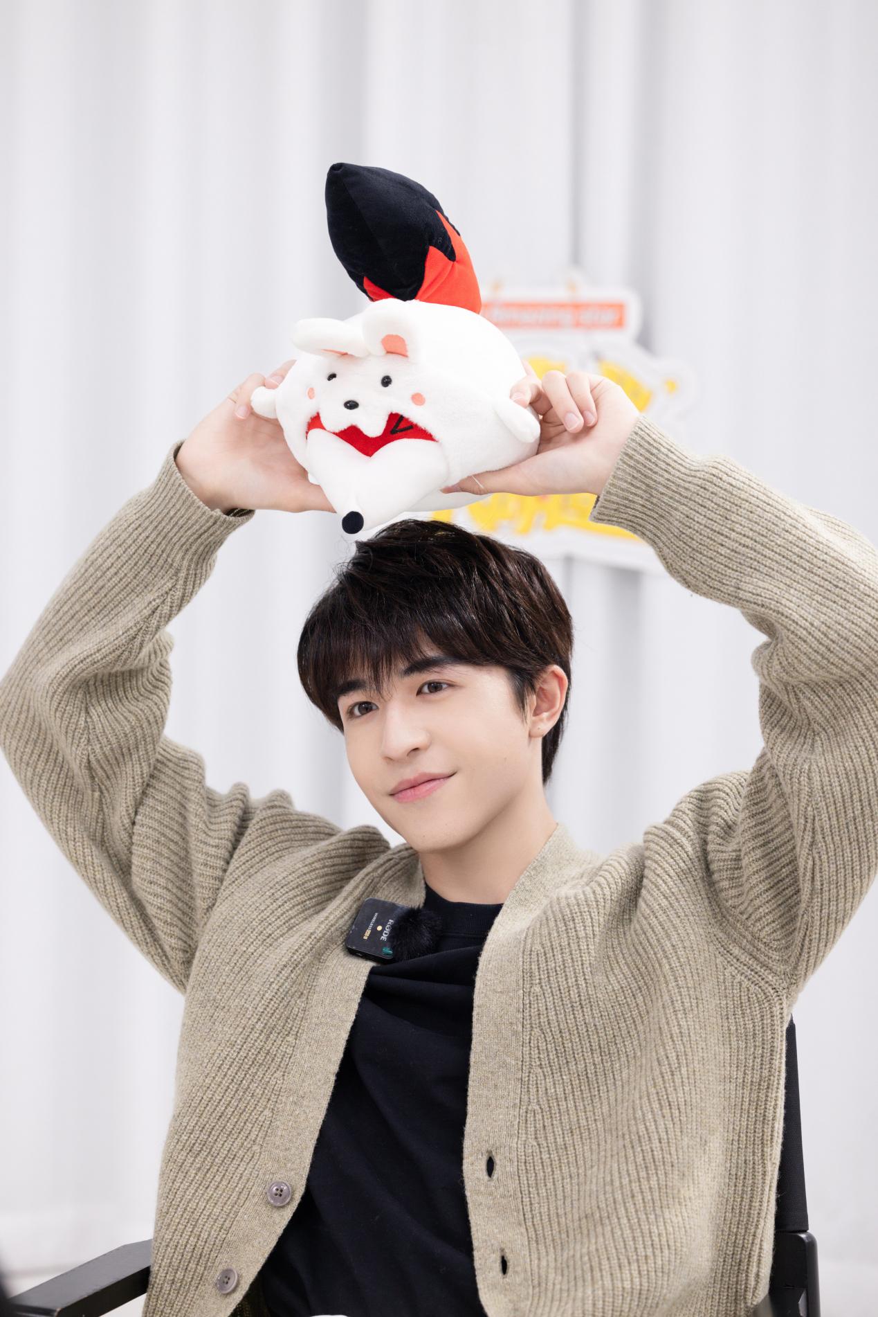 大明星|尹浩宇喊话张新成加微信 现场上演"泰式霸总"_娱乐_电影_什么