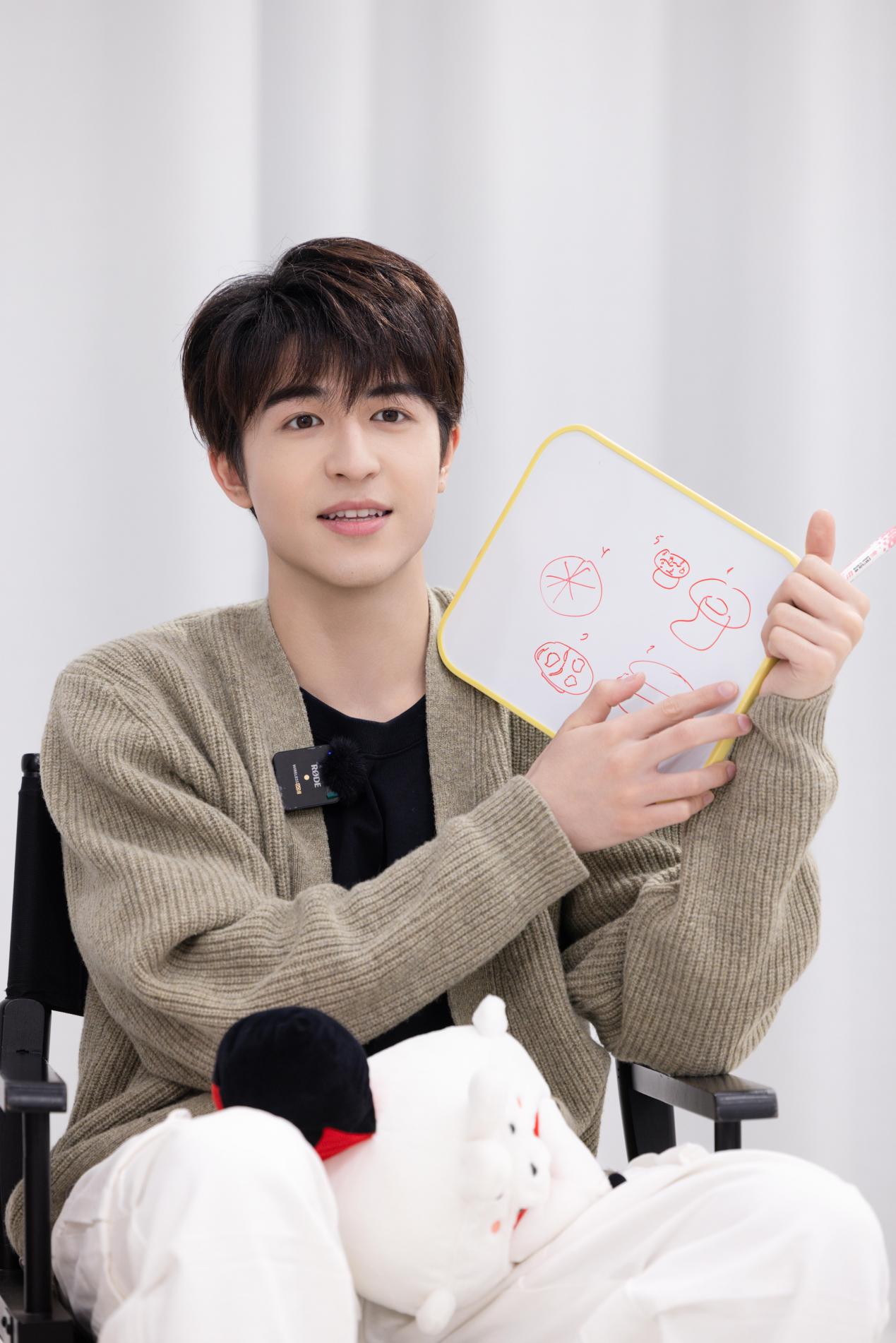 大明星|尹浩宇喊话张新成加微信 现场上演"泰式霸总"_娱乐_电影_什么