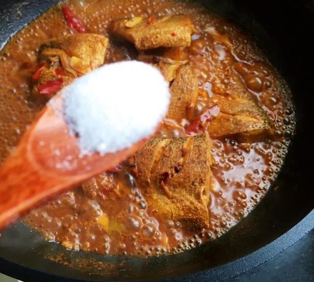 红烧白斑狗鱼,鱼肉鲜美,汤汁浓郁_花椒_豆瓣酱_马克西姆