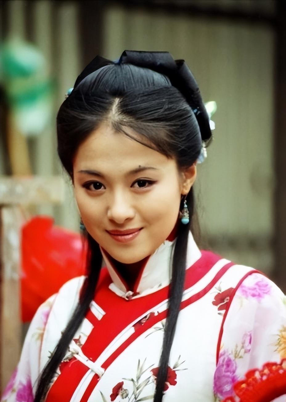 沈傲君拿200块贿赂导演,只为再演一场吻戏_小角色_演技_剧中