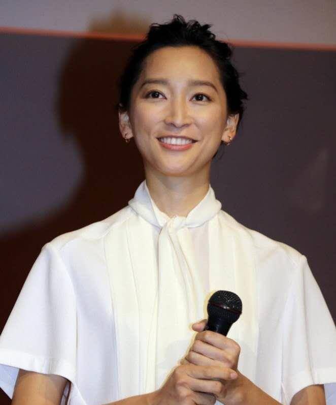 尤其是东出昌大还是在渡边杏怀孕期间出轨,再加上当时的唐田英里佳还