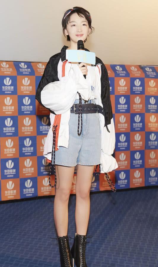 周冬雨穿着8个蝴蝶结的鞋子走机场,带货小能手_造型_设计_气质
