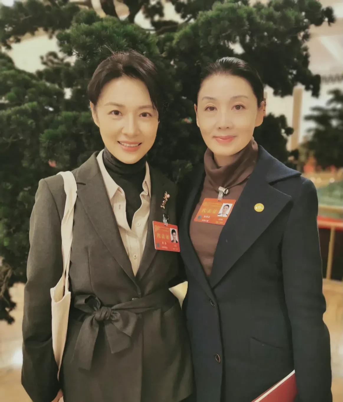 文代会上,电视女主持人的气质略胜刘涛,周冬雨等女明星一筹_周涛_知性