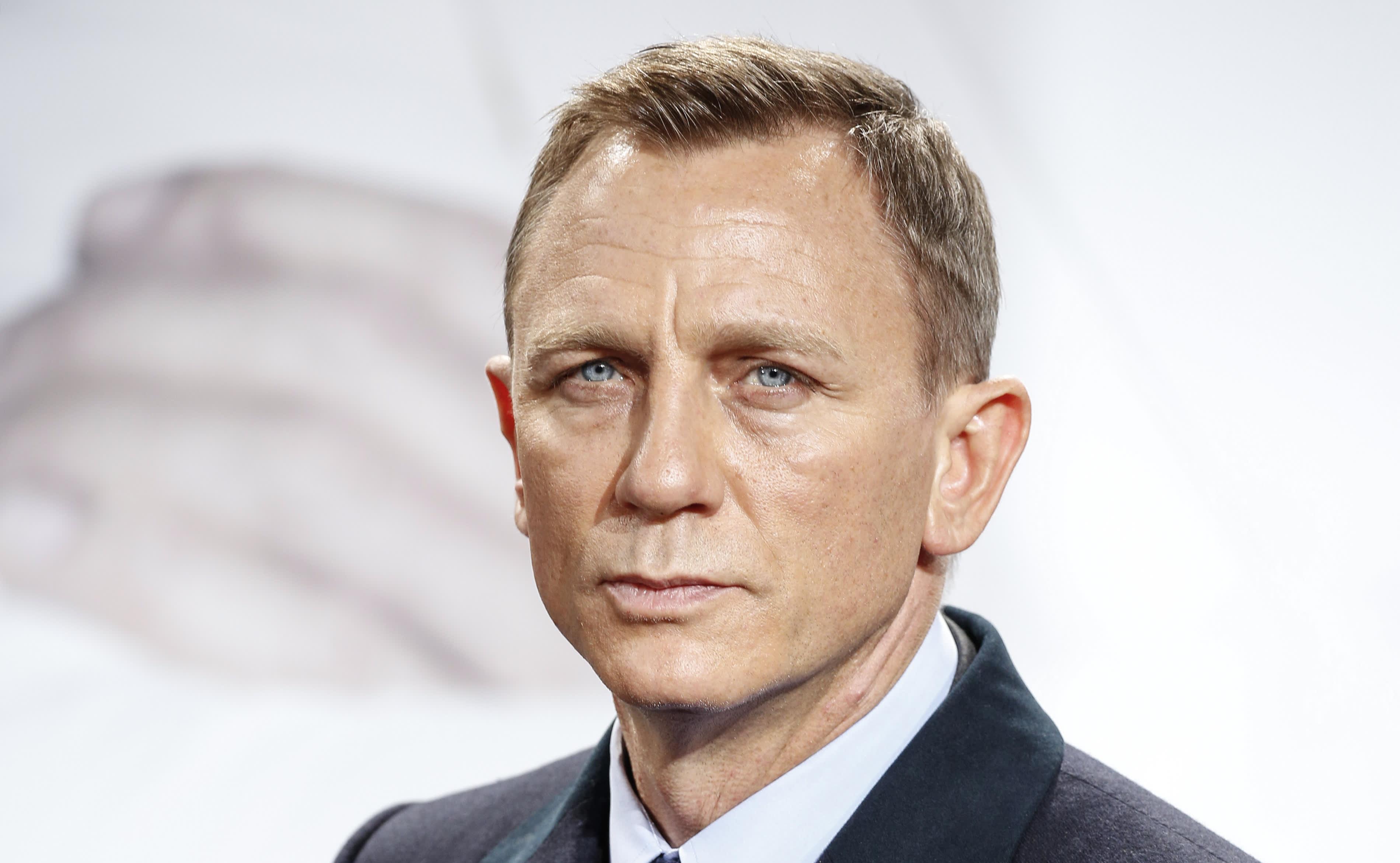 007扮演者daniel craig,因为一棵树,被邻居们烦透了