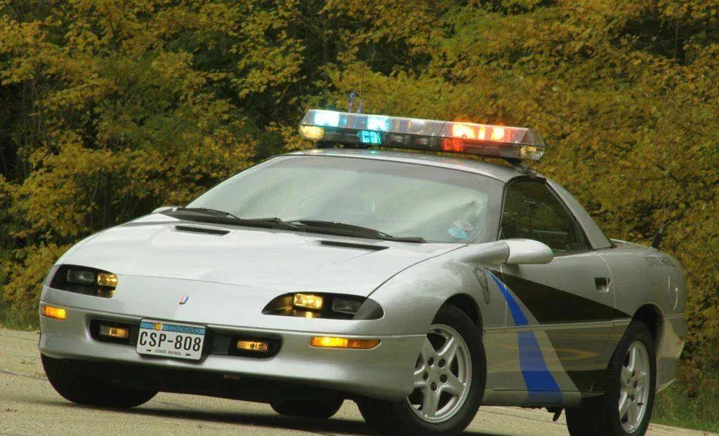 除了日常执法外,camaro b4c还是电影中的明星,出现在德州游侠,x 档案