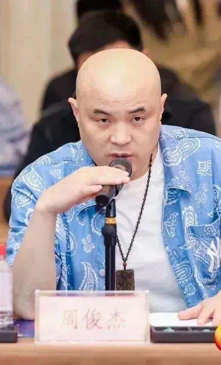 省网络直播专委会会长阮飞刚发言,他首先对网络直播协会这两年多的