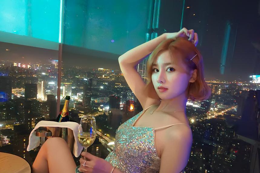 节目中用名刘慢慢而且还有两个瓜,小刘女士是做医