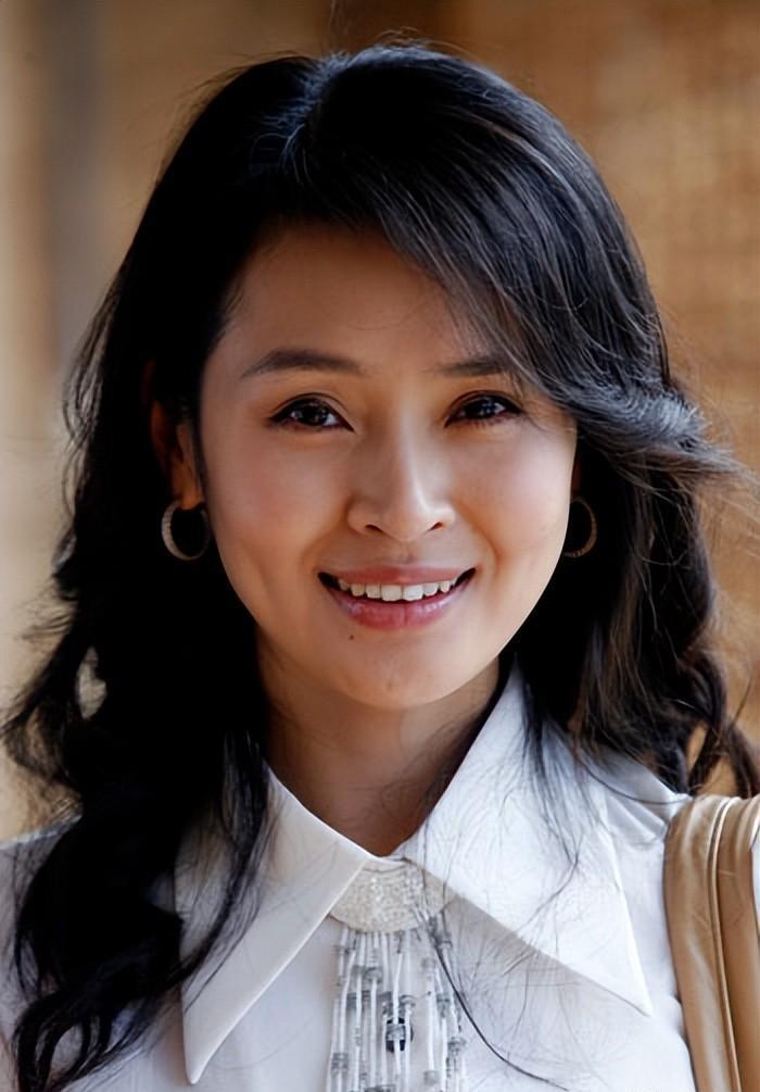 但妈妈并没有放弃培养于明加的愿望,还给她报了钢琴班.