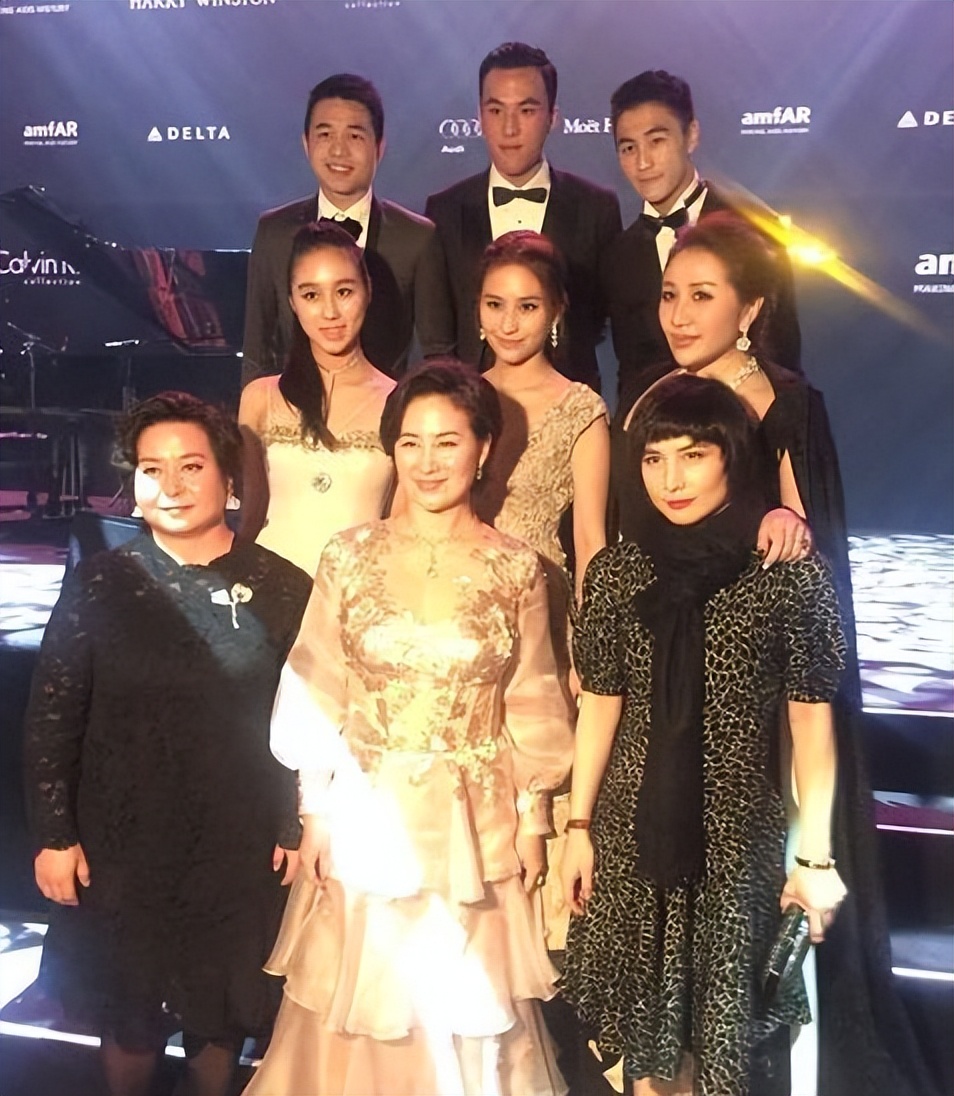 何超莲跟何超琼关系有多好?