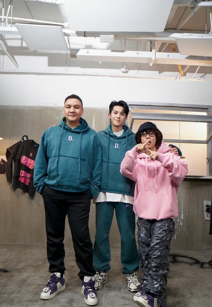 了自己的现代puk品牌,得到了包括王鹤棣,车澈在内的众多好友的支持