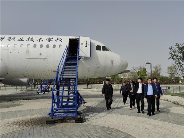 开封职业学院领导详细了解了中航未来集团的发展规划,基地建设和航空