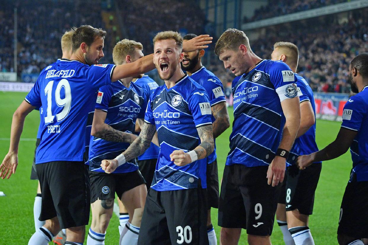 本赛季14胜5平10负积47分排在第4,不过距离第三的汉堡有9分的差距,在