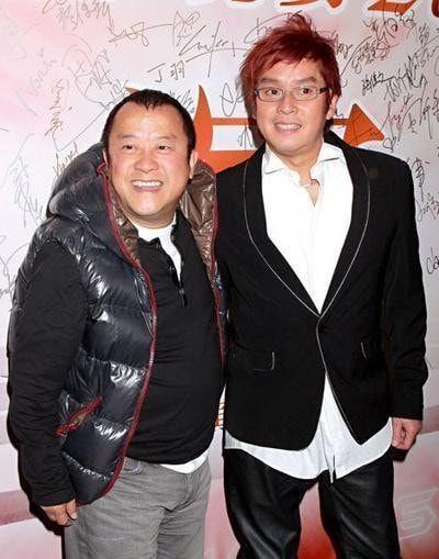 谭咏麟:曾志伟有个癖好,上厕所就得脱的光光的,连戒指都摘下来_林苑