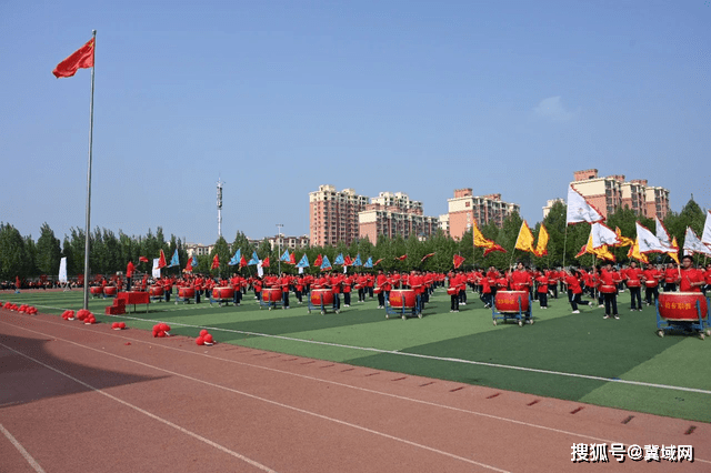 柏乡县职教中心师生参加2023年全县中小学生田径运动会开幕式_邢台市
