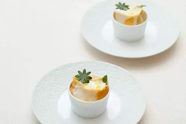 fragrant, smokey cured ham with sweet, refreshing japanese melon