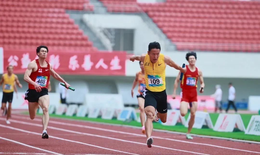 4x400米接力决赛,范圣涛,乔志洋,樊添瑞,杨磊组成的四川队以3:05.