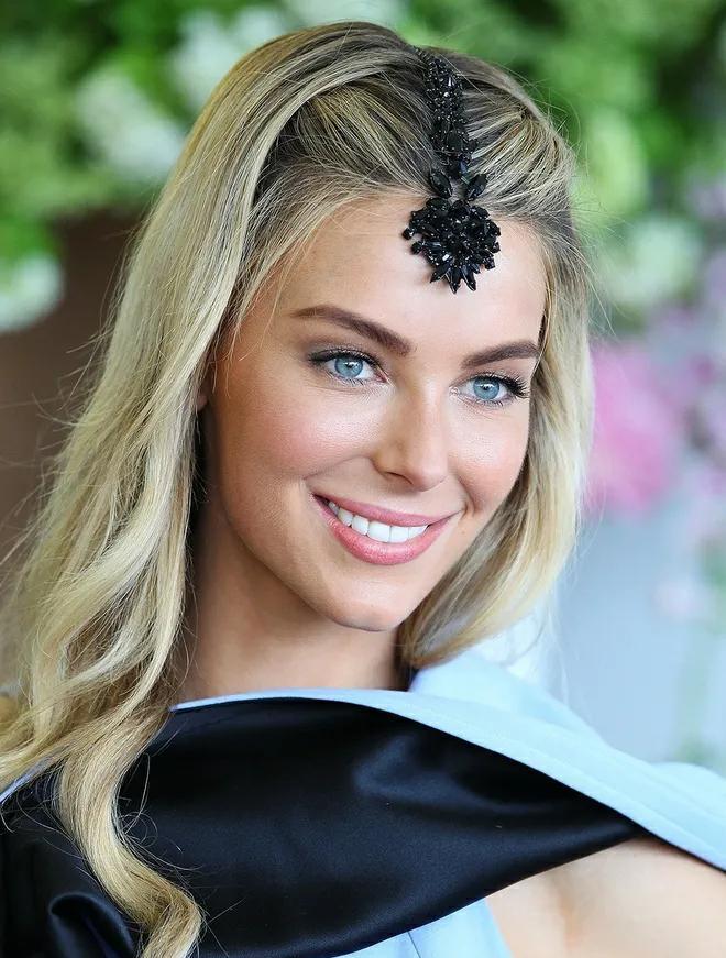 40岁环球小姐詹妮弗·霍金斯保持着性感优雅风格_唐纳德·特朗普_被视