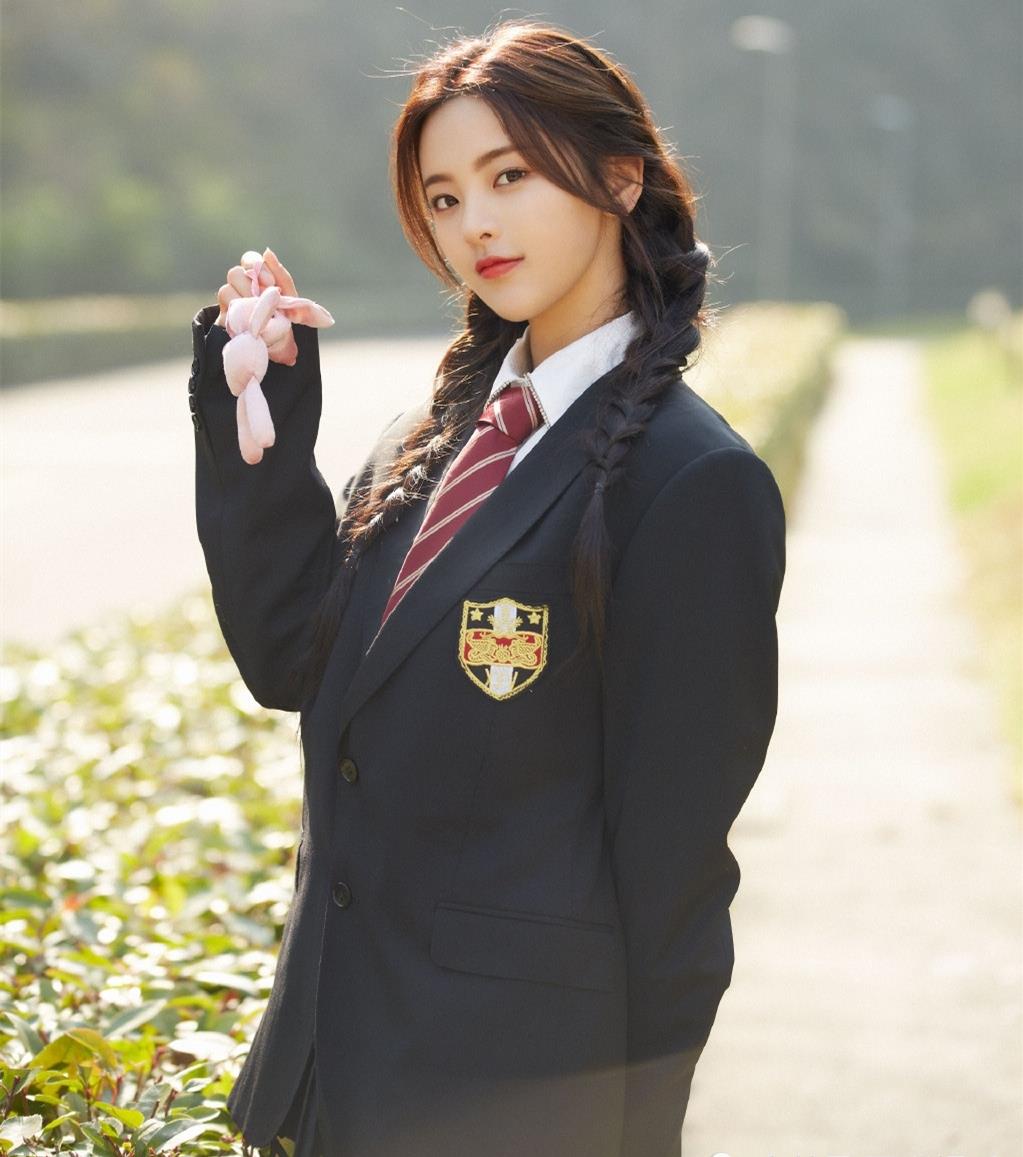 《极限挑战》寻宝之旅首张海报出炉:何洛洛风韵十足,杨超越热血澎湃