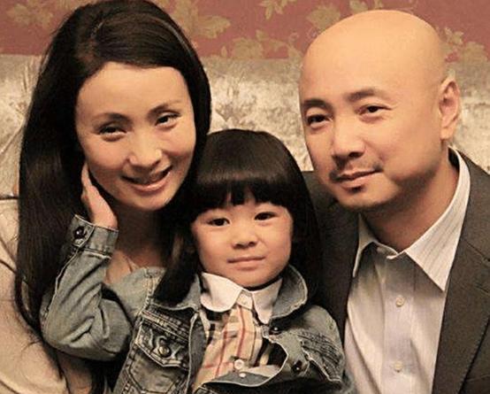 徐峥一家三口近照曝光,14岁女儿身高超爸爸!