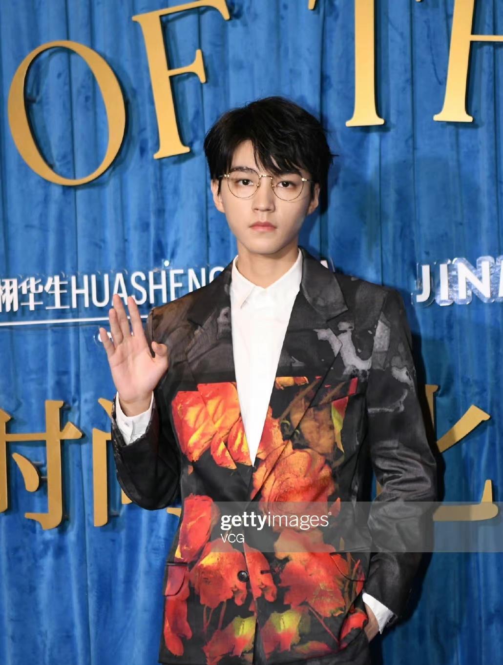 男明星生图大对比,肖战帅,王一博酷,只有他差强人意!