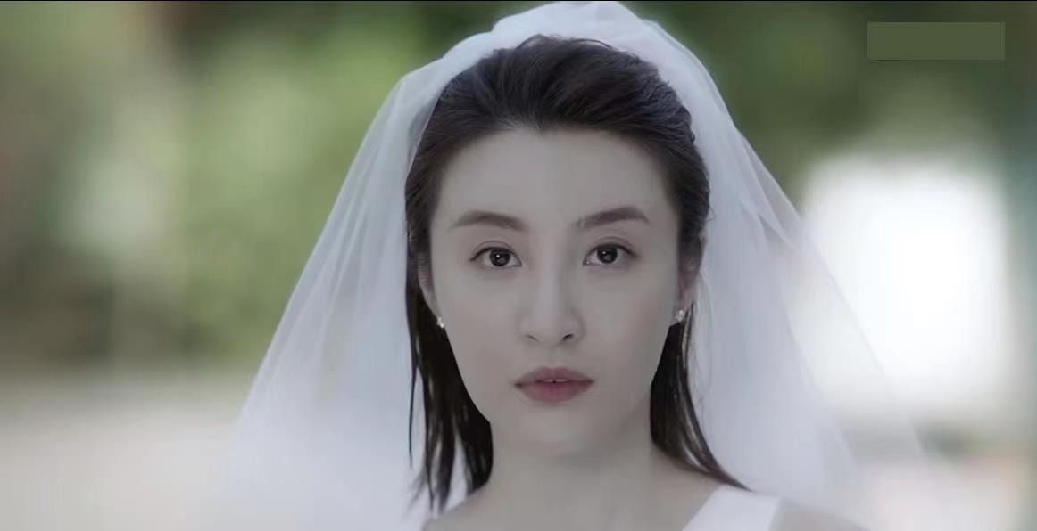 现实中是堂兄妹的关系,已经离巢多年的林峯,作为梦中情人出现在最新