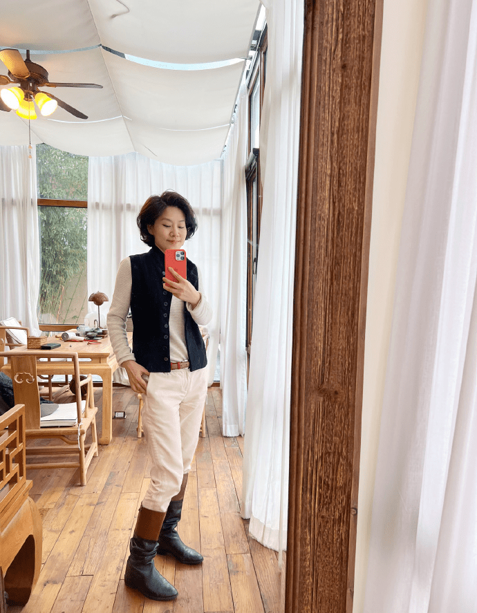 看51岁是史小诺穿衣简单,却美得知性大气_黑色_气质_风格