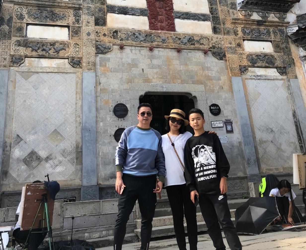 王中磊儿子近照曝光,17岁威廉像爸爸翻版,就读国际院校学费47万_王晓