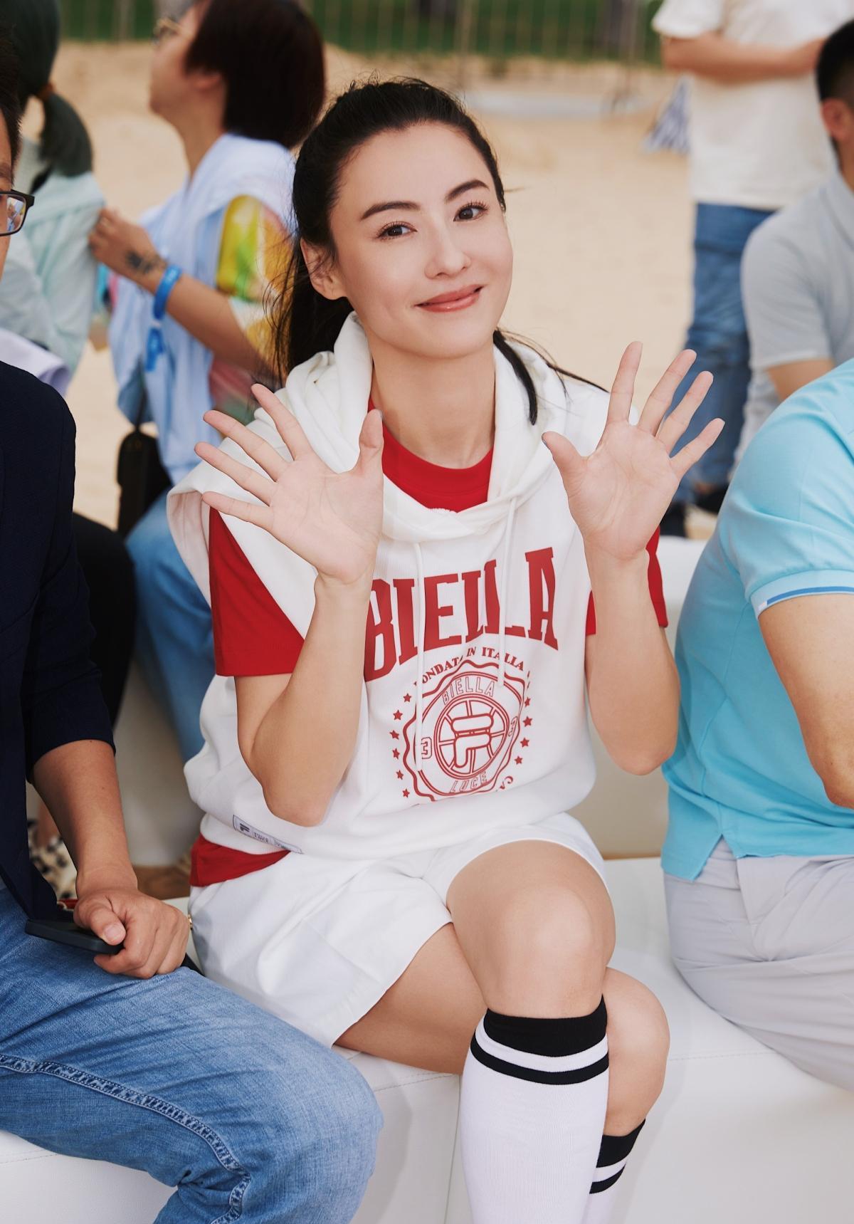 张柏芝重温25年前青涩柠檬茶广告!