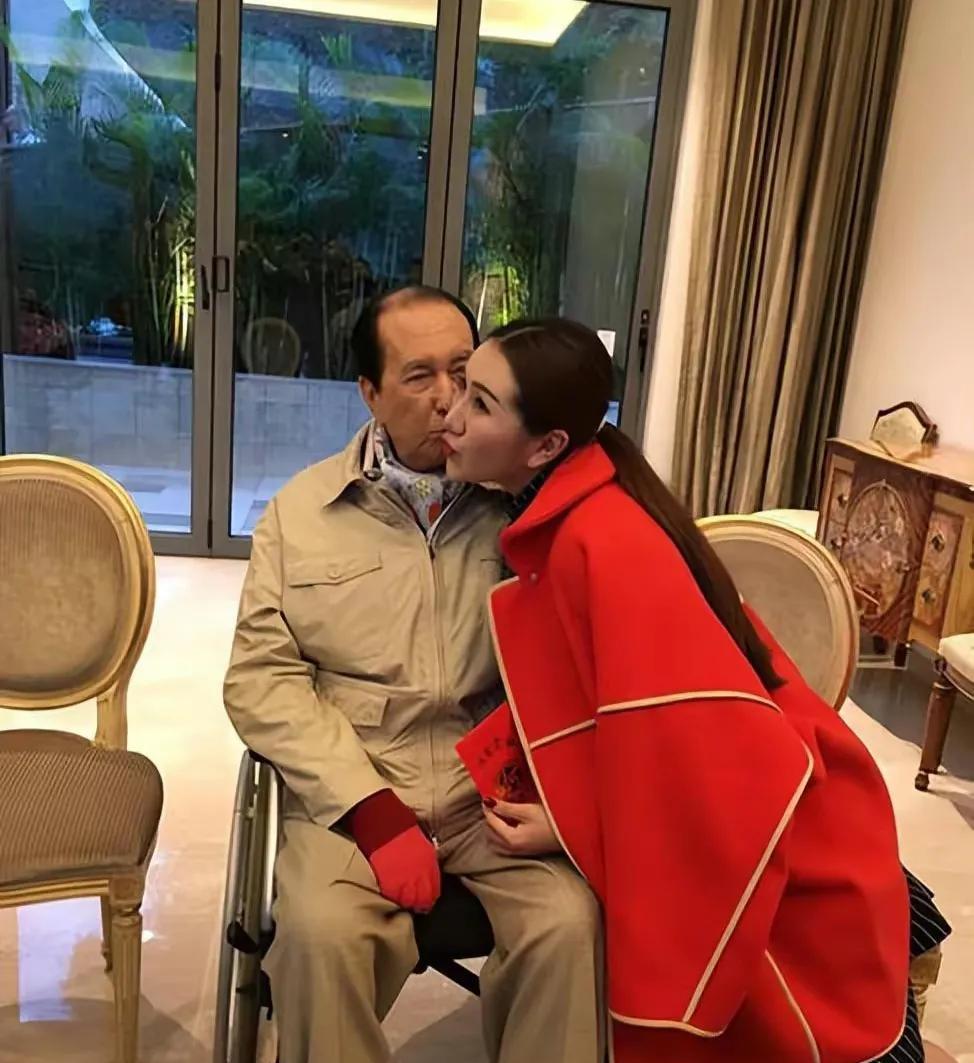 何超盈称保姆更胜亲人,因赌王子女多陪伴少,梁安琪工作忙难顾娃_孩子