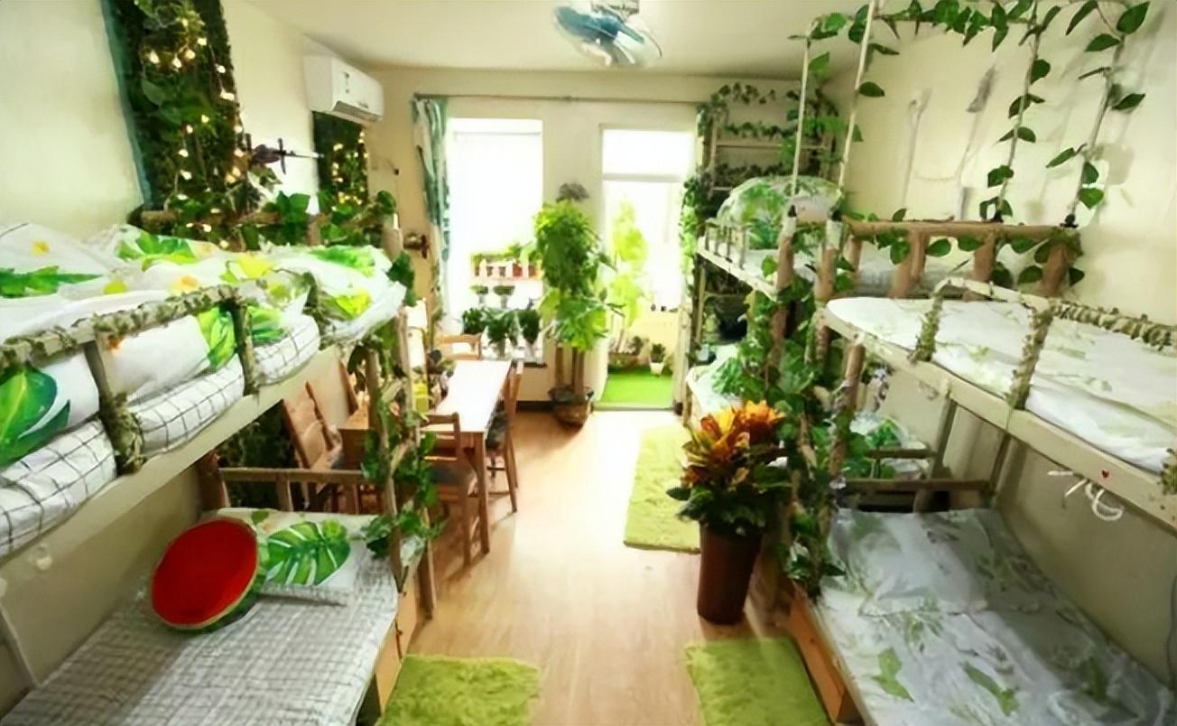 大学生寝室照片网络走红,家长看后很束手无措,难怪生活费花不到月底